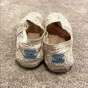 Toms Women’s Classic Crochet Shoe